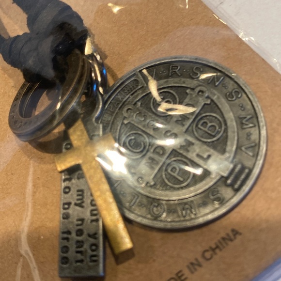 NIP Venerare St. Benedict antique-looking medal, Christian Cross and amulets - Picture 3 of 5